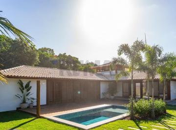 Casa · 210m² · 4 Quartos · 3 Vagas · À venda casa de luxo a 80 metros da Praia de Manguinhos com 4 suítes, piscina e projeto exclusivo