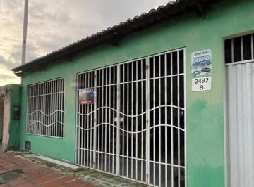 Comercial · 300m² · 1 Vaga · "Casa Comercial na Lagoa Nova: Expanda Seu Negócio!"