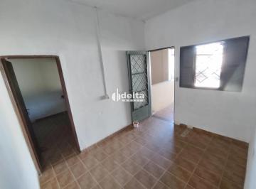 Casa · 150m² · 2 Quartos · 8 Vagas · Casa com 2 quartos disponível para locação no bairro Planalto em Uberlândia-MG.