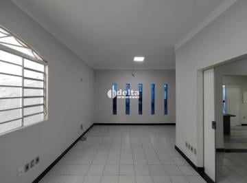 Comercial · 270m² · 5 Quartos · 3 Vagas · Casa comercial disponível para locação no bairro Fundinho em Uberlândia.