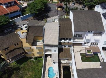 Casa · 241m² · 3 Quartos · 3 Vagas · Casa ampla em condomínio em Jacarepaguá, espaço, privacidade e muito conforto.