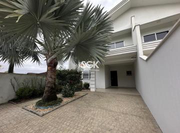 Casa · 128m² · 3 Quartos · 2 Vagas · Sobrado geminado com quintal no bairro Floresta, em Joinville