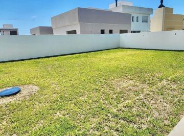 Casa · 261m² · 3 Quartos · 3 Vagas · Casa em Condomínio em Laranjal, Pelotas/RS