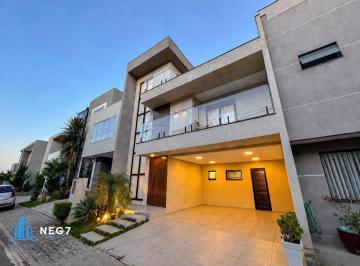 Casa · 227m² · 4 Quartos · 4 Vagas · Sobrado - em São José dos Pinhais, Afonso Pena Triplex de alto padrão à venda no Condomínio Green Go