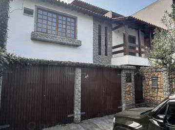 Casa · 181m² · 3 Quartos · 2 Vagas · Excelente casa no centro da Taquara