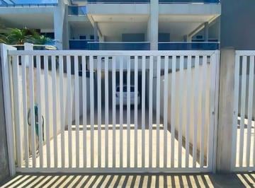 Casa · 224m² · 5 Quartos · 2 Vagas · Sobrado para venda em Guaratuba de 224.00m² com 5 Quartos, 2 Suites e 2 Garagens