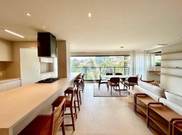 Sala de estar apartamento mobilizado Alenza Cambui  · Requinte e Porteira Fechada: Apartamento de 157 m² Totalmente Mobiliado no Alenza