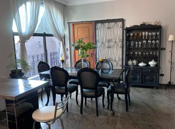 18cef8b0-9d42-49e9-b656-537f75e9746e · Sensacional casa para venda em Parque São Domingos com 3 quartos, sendo 2 suítes, 210m²