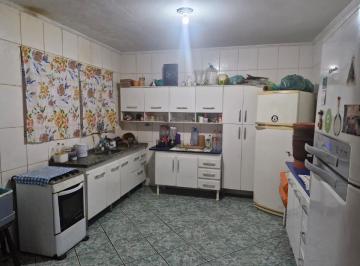 ad4da6f4-8c7d-4b7e-89e7-fc9e7a191504 · Agradável casa para venda em Vila Carbone com 4 quartos, sendo 2 suítes, 138m²