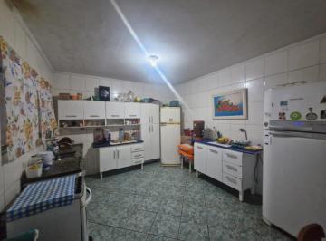 43b8fd92-942f-412b-94a4-b6e32f094af5 · Espetacular casa para venda em Vila Carbone com 4 quartos, sendo 2 suítes, 138m²