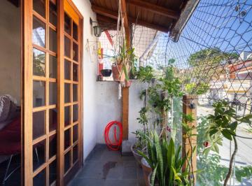 6f1ed465-d38e-4fc0-88e5-983befc9bb0e · Confortável sobrado para venda em Conjunto Residencial Vista Verde com 2 quartos, sendo 1 suíte, 83m