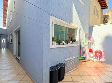 80e4b27c-3ecd-456e-b6ee-ef38f2d874f9 · Versátil sobrado para venda em Jardim Regina com 4 quartos, sendo 1 suíte, 277m²