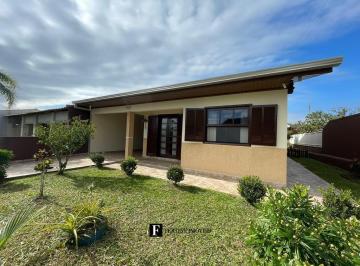 Casa · 360m² · 4 Quartos · 2 Vagas · Casa com amplo terreno a venda perto do Mar