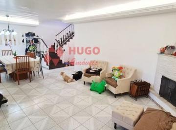 Casa · 210m² · 6 Quartos · 3 Vagas · Excelente Localização