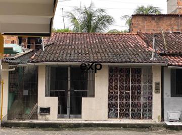 Casa · 100m² · 2 Quartos · Casa com Amplo Jardim no Centro da Gamboa - Próximo à Praia e Comércio