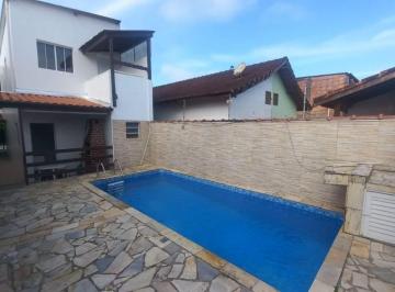 Casa de 2 quartos, Itanhaém · Casa com 2 quartos e piscina em Itanhaém.