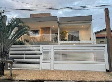 Casa · 270m² · 3 Quartos · 4 Vagas · Sobrado em Jardim Maria Martha - Marília, SP