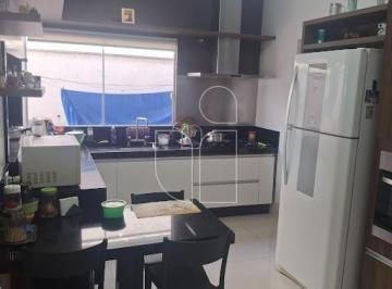 Casa · 300m² · 3 Quartos · 2 Vagas · Casa em Condomínio em Residencial Vale Verde - Marília. Excelente casa,piscina,