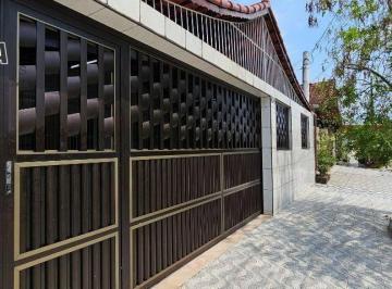 Casa · 65m² · 2 Quartos · 4 Vagas · OPORTUNIDADE IMPERDÍVEL PRÓXIMA À PRAIA!