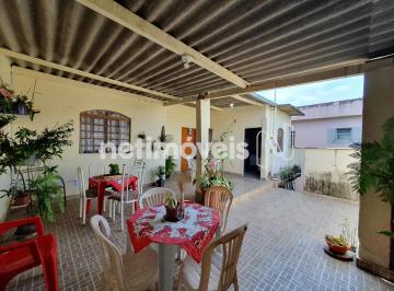 Casa · 246m² · 3 Quartos · 1 Vaga · Casa no Boa Vista: Quintal com pomar e potencial de investimento ou duas moradias!