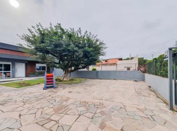 Casa de 3 quartos, Porto Alegre · O refúgio perfeito: Casa térrea reformada com piscina e clima de interior!