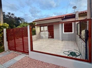 Casa · 70m² · 3 Quartos · Casa Geminada 3 dormitórios, banho social, piso em porcelanato, pátio na frente e fundos na Nova Gua