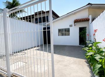 Casa de 2 quartos, Caraguatatuba · Casa Totalmente Reformada com suite e acabamento premium, próxima ao camaroeiro