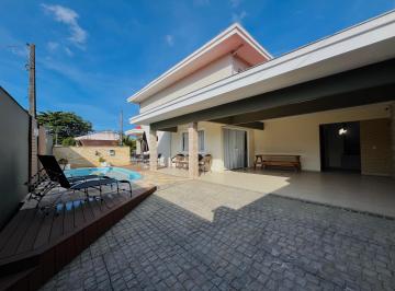 Casa de 3 quartos, Joinville · CASA Sobrado esquina no Floresta com ampla área externa com piscina