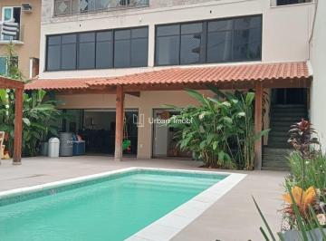 Casa · 553m² · 3 Quartos · 8 Vagas · Mansão com Área Gourmet Completa, Piscina Salinizada e Garagem para 8 Carros