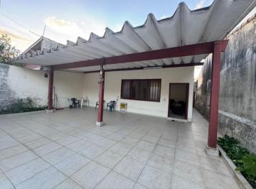 Casa de 3 quartos, Itanhaém · Casa para Venda, Itanhaém / SP bairro Suarão, 3 dormitórios, 1 banheiro, 2 vagas de garagem
