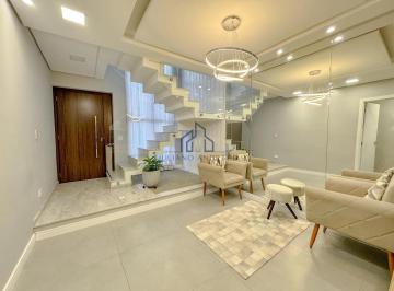 Casa · 227m² · 4 Quartos · 4 Vagas · Sobrado - em São José dos Pinhais, Afonso Pena Triplex de alto padrão à venda no Condomínio Green Go