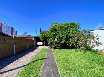 Casa · 214m² · 5 Quartos · 2 Vagas · 
                                Sobrado Mobiliado com Móveis Planejados e Pátio Amplo em Torres - C