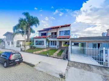 Casa · 250m² · 4 Quartos · 2 Vagas · 
                                Casa para Venda em Torres / RS no bairro Centro
                   