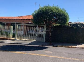 Casa · 309m² · 3 Quartos · 5 Vagas · Casa para venda e aluguel em Centro de 309.00m² com 3 Quartos, 1 Suite e 5 Garagens