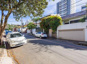 Casa · 320m² · 5 Quartos · 3 Vagas · Casa em Petrópolis