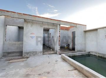 Casa · 170m² · 4 Quartos · 1 Vaga · À venda: Casa duplex com piscina em fase de acabamento e possibilidade de entradas independentes em 