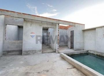 Casa · 170m² · 4 Quartos · 1 Vaga · À venda: Casa duplex com piscina em fase de acabamento e possibilidade de entradas independentes em 