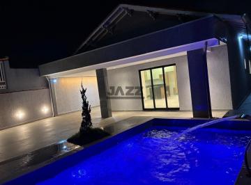 Casa · 158m² · 3 Quartos · 2 Vagas · Casa Isolada com 3 Suítes, Piscina com Hidromassagem e Espaço Gourmet no Jardim Imperador