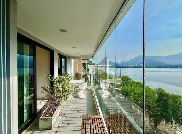 Foto do imóvel - Este espaçoso apartamento de 100 metros quadrados oferece um ambiente confortável e moderno.