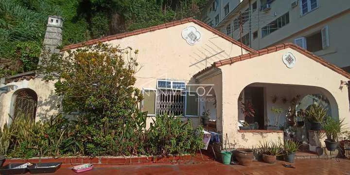 Foto do imóvel - Encante-se com esta incrível Casa de rua que possui 185 m² de área construída e 590m² de.