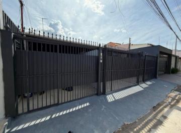 Casa de 5 quartos, Guará · Aluguel Casa e Kitnets na QE 19 Guará II