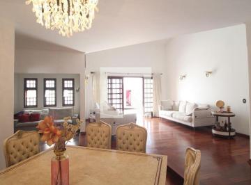 Esta encantadora casa mobiliada oferece um espaço ideal para quem busca conforto · Casa à Venda - Interlagos, 3 Quartos, 670 m2