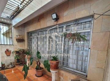 Casa · 195m² · 3 Quartos · 2 Vagas · Sobrado em Campo Belo com 195m² 3 dormitórios, 2 banheiros, 2 vagas Sobrado em Campo Belo com 195m