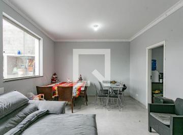Esta encantadora casa oferece uma combinação perfeita de conforto e conveniência · Casa à Venda - Bosque da Saúde, 3 Quartos, 180 m2