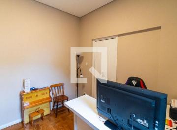 Localizada em São Paulo, esta casa oferece uma excelente oportunidade para quem · Casa à Venda - Chácara Inglesa, 3 Quartos, 182 m2