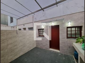 Localizada na vibrante cidade de São Paulo, esta casa oferece uma combinação per · Casa à Venda - Planalto Paulista, 2 Quartos, 130 m2