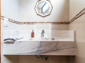 Localizada no encantador bairro Jardim Peri Peri, esta casa oferece uma excelent · Casa à Venda - Butantã, 3 Quartos, 400 m2