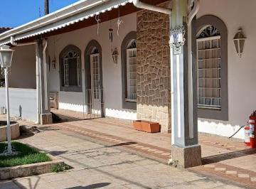 6c86327bb80c272a842a93cea95aeb180e44f691 · Casa térrea bairro nobre