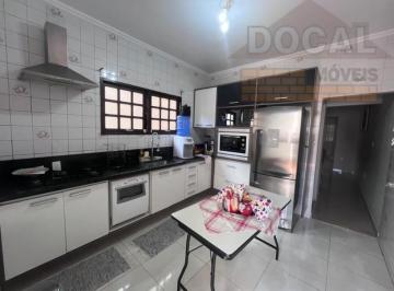 Foto 01 · Casa à venda em Taboão da Serra-SP, bairro Cidade Intercap, 3 quartos, 1 suíte, 2 salas, 3 banheiros