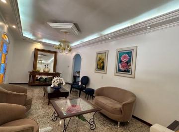 Casa de 7 quartos, Águas Claras · Casa em Arniqueiras 7 quartos